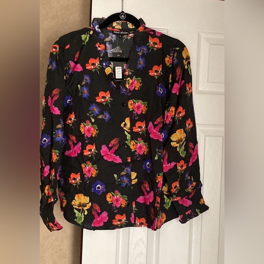 NWT TOLANI Cleo Black Floral Button Up Blouse! Womens Top size Small